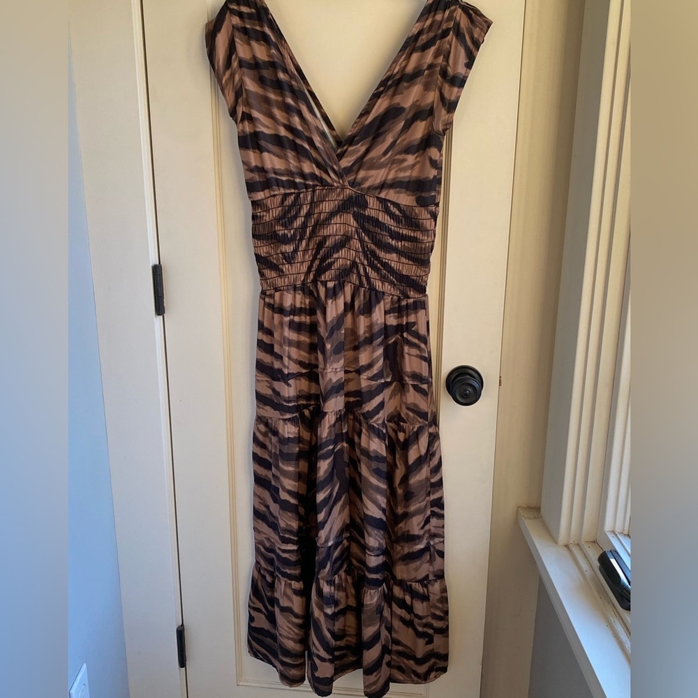 Felicite satin smocked tiger print dress size small. Vneck front and back. NWT